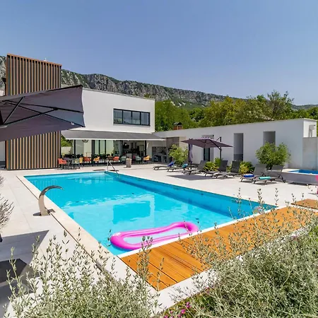 Case de vacanță Luxurious In With Sauna Grižane